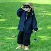 Chaqueta Roja 3 en 1 a Prueba de Viento e Impermeable con Capucha para Niños y Niñas en Otoño, Adecuada para Niños Pequeños y Bebés para Senderismo