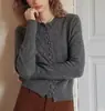 ¡Ankora rojo! 15 Botones de Hongo Rojo/Gris Cuello Redondo Nuevo Estilo 2025 Suéter de Punto Muy Elegante para el Año de Nacimiento