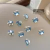 Arte de Unha Bola de Diamante com Diamantes Empilhados, Tendência Popular Online, Borboleta Azul Claro Gelo Brilhante Doce, Decorações de Unha Quadradas Grossas com Diamantes Empilhados