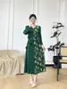 Directamente del fabricante: 26 Atuendos Vintage Elegantes Que Te Hacen Ver Más Joven, Delgado y Esconden tu Vientre, con un Toque de Lujo y Vestido Plisado con Lámina Dorada