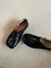 Zapatos retro de nicho súper suaves de piel de vaca con punta dividida y piel de cerdo para mujer, zapatos planos sin cordones, zapatos pequeños de cuero versátiles estilo británico