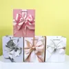 Bolsa de Mão de Cartão Branca com Laço Grande Sacola de Embalagem de Papel com Flores Pronta para Atacado Sacola de Presente para o Dia das Mães Sacola de Papel
