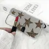 Funda Popular de Comercio Exterior con Estampado de Leopardo y Estrellas con Espejo para iPhone 17, Adecuada para Apple 16 Pro, con Función de Espejo de Maquillaje