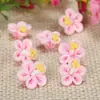 Flores pequeñas de arcilla blanda de 16 mm, dulces, lindas, accesorios hechos a mano para bricolaje, carcasa de teléfono móvil, material para pendientes decorativos creativos