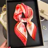 Bufanda Impresa de Seda Artificial Estilo Nuevo, Chal Versátil y de Alta Gama, Bufanda para el Cuello con Protección Solar, Pañuelo Cuadrado Pequeño, Pañuelo para la Cabeza, Bufanda para Mujeres