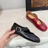Sapatos femininos quadrados com fivela estilo fada, nova versão coreana do outono de 2026, mocassins rasos planos de sola macia para mulheres