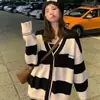 Suéter de estilo coreano Ropa de abrigo Otoño Invierno Nuevo Holgado Rayado Manga Larga Tejido de punto Prendas de punto Cárdigan Top informal