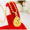 Pingente Oco em Forma de Gota d'Água Banhado a Ouro Vietnamita para Mulheres, Colar Oco Brilhante da Moda em Forma de Gota d'Água, Corrente Ondulada de Ouro Imitação, Presente para a Mãe