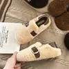 Zapatos Birkenstock de suela gruesa estilo perezoso para mujer 2026 correa con hebilla metálica felpa cálida slip-on perezoso zapatos de algodón con pelo para uso en exteriores