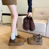 Zapatos casuales de suela gruesa para mujer, nueva colección otoño 2026, mocasines marrones, que aumentan la altura, totalmente cerrados, planos casuales, zapatos de mujer