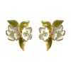 Aretes Originales de Flor de Gardenia Esmaltada con Goteo Pintados a Mano Plateados Diseño de Nicho Aretes de Tachuela Dulces para Mujer