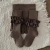 Leggings para Niña Estilo Nuevo Primavera y Otoño 2026 con Rayas Verticales y Adorno de Encaje, Mallas para Bebé para Uso en Exteriores, Leggings para Niños