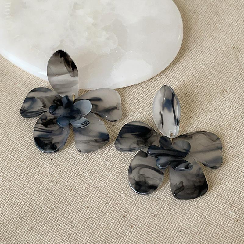 251