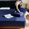 Funda de Cama Ajustable de Terciopelo con Piel de Arroz Glutinoso Juego de Tres Piezas Cubierta Protectora a Prueba de Manchas y Polvo para Colchón Cubierta de Colchoneta Marrón Venta al por Mayor Dropshipping Transfronterizo