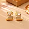 Brincos de Tarraxa Tecidos em Forma de Coração Irregular com Zircônia Estilo Metal Brincos Personalizados Modernos Toque de Luxo Estilo Cool Adornos para Orelha
