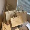 Bolsas de fieltro al por mayor para fabricantes, bolsas tote, personalizables con logo, diseños y texto; bolsas de regalo y bolsas de embalaje reforzadas