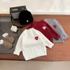 Ropa de punto gruesa para bebé de otoño e invierno, nueva, estilo rojo para bebé, bordado de corazón, ropa versátil, ropa de invierno