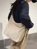 Bolsa de Veludo da Moda para Mulheres 2025 Nova Bolsa Tote de Grande Capacidade para Ombro e Transversal Bolsa Casual de Cor Lisa Simples