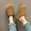 Novos Mules Estilo Outono/Inverno 2026, Pantufas de Algodão Macias e Confortáveis, Pantufas Peludas Fechadas e de Encaixe para Mulheres, Adequadas para Uso Externo