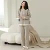 En Stock Otoño/Invierno Pijama para Mujer Set de Seda Cachemir Cuello Redondo Manga Larga Pantalón Largo Cárdigan Sencillo Casual Ropa de Casa 25