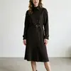Abrigo de lana 2026 otoño e invierno nuevo estilo, textura de lujo ligero, de un solo pecho, corte holgado, con cinturón para atar, de longitud media, cárdigan plisado