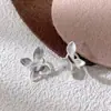 Aretes Minimalistas Únicos y Sofisticados con un Diseño Cuadrado Saturno, Versátiles y Elegantes