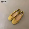 Sapatos femininos franceses vintage de couro genuíno, cor prata, sola macia, novo estilo outono 2026, sapatos baixos estilo vovó com laço