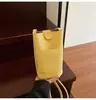 2025 Bolsita Cuatro Estaciones Bolsita para Teléfono Bolso de Moda Versátil Bolso de Hombro Único Cruzado Bolsita Pequeña con Textura de Lichi Bolso Cubo Texturizado