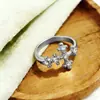 Anel de Dedo Ins em Forma de Cruz Minimalista Europeu e Americano para Mulheres, Anel Retro de Estilo Nicho Cravejado de Diamantes