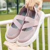 Novos Sapatos de Caminhada Vazados de Verão, Soltos e Confortáveis com Fivela, Sapatos de Mãe Respiráveis e Leves, Sapatos Femininos Transfronteiriços de Tamanho Grande