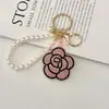 Chaveiro Pingente Criativo Moda Couro Strass Camélia Pérola Contas Chaveiro Pingente Personalidade Charme de Bolsa