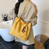 Bolso de hombro cruzado de moda para mujer, nuevo bolso tote para ir al trabajo, bolso cruzado simple y elegante, bolso versátil de lujo ligero para debajo del brazo