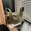 Bolsa Baguete Portátil Retro Coreana para Mulheres Inverno 2025 Nova Bolsa de Ombro Único Transversal Estilo Ocidental com Retalhos de Alta Qualidade