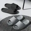 Pantuflas de EVA para parejas, adecuadas para hombres y mujeres, para uso en verano, interiores, baño, ducha, antideslizantes, silenciosas y sin olor