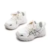Zapatos Blancos para Niños Superficie de Cuero Impermeables Zapatos Deportivos para Niñas 2026 Primavera/Otoño Nuevos Versátiles Elegantes Antideslizantes Zapatos para Correr
