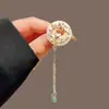 Elegante Broche de Borla con Flor de Magnolia Estilo Antiguo, Broche de Hebilla de Seguridad de Alta Gama para Mujer, Elegante Accesorio para Qipao y Hanfu