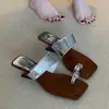 Sandálias de Encaixe Estilo Francês com Salto Anabela para Mulheres, Novo Estilo Nicho de Verão 2026, Adequadas para Combinar com Vestidos, Sandálias Slide de Bico Quadrado