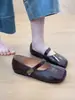 Mules Birkenstock abertas na frente com sola macia para mulheres, novos sapatos casuais versáteis estilo retro francês para a primavera/verão 2026, para combinar com saias