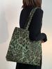 13165 Bolsa de ombro com estampa de leopardo, elegante e moderna, grande capacidade, bolsa de compras de lona da moda, atacado feminino