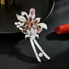 Broche de Zircônia de Alta Qualidade, Acessório de Casaco Moderno e Luxuoso com Design Versátil e Elegante