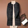 Chaqueta de plumas ligera transfronteriza para mujer, talla grande, de longitud media, nuevo estilo de moda de invierno 2026, cuello redondo, abrigo con forro interior cálido, moderno