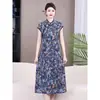 Roupas de Mãe em Novo Estilo para Mulheres de Meia-Idade e Idosas, Vestido Floral, Cheongsam Aprimorado com Gola Diagonal, Gola Alta, Abotoado, Vestido de Verão de Comprimento Médio