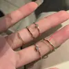 Anillo Plano Minimalista, Sencillo y Elegante, Versátil, Estilo Ins con Vibras Cool, Anillo Fino de Banda Nicho, Joyería con Acabado de Alta Gama y Aspecto Fresco