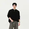 Otoño 2026 Nuevo Suéter Chaqueta de Punto para Hombre de Alta Gama Estilo Coreano Moderno para Adolescentes con Cuello Henley Bordado y Tacto de Lujo
