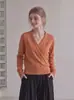 Suéter de tricô liso, gola V suave, corte justo, estilo francês, para mulheres, nova coleção 2026
