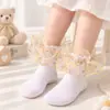 Novas meias de dança infantis com estampa floral, fofas e com acabamento em renda, meias de algodão respiráveis estilo princesa para meninas, atacado