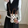 2026 Nova Bolsa de Mão de Luxo Leve Nicho de Alta Qualidade para o Dia a Dia Bolsa de Ombro Único Transversal Bolsa Tote Grande Capacidade com Bolinhas Feminina