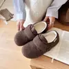 Sapatos peludos fofos com estampa de leopardo retrô para mulheres, novo estilo de inverno 2026, lã de cordeiro, quentes para o dia a dia, sapatos Birkenstock com sola grossa