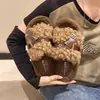 Pantuflas de Lana de Cordero para Mujer para Otoño e Invierno 2026 Estilo Nuevo Suela Gruesa que Aumenta la Altura Estilo Pequeño Aroma Hebilla de Cinturón Planas de Algodón
