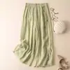 Pantalones anchos de algodón y lino estilo chino bordados para mujer, con una abertura en el bajo, un diseño vintage y artístico, y un corte holgado y casual.. Nueva colección verano 2025